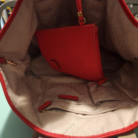 Authentic Michael Kors Handbag - Picture 6 of 9